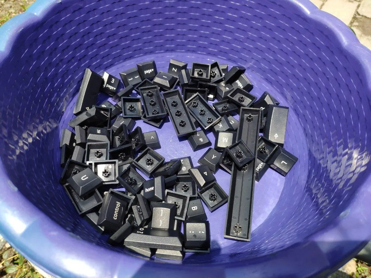 menjemur mechanical keyboard